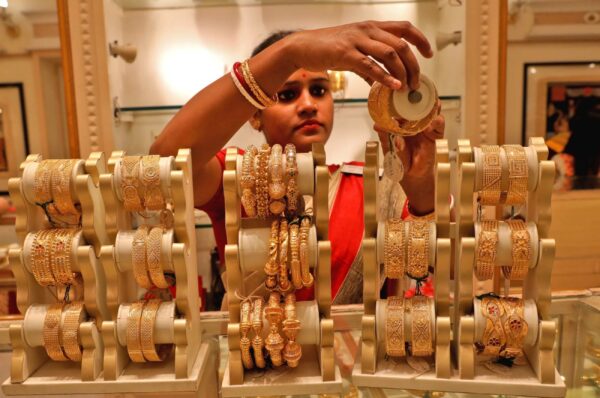 Gold prices rose for a fifth consecutive session