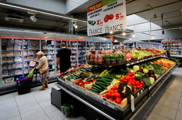 Dollar firm, investors turn bearish on euro as energy prices surge