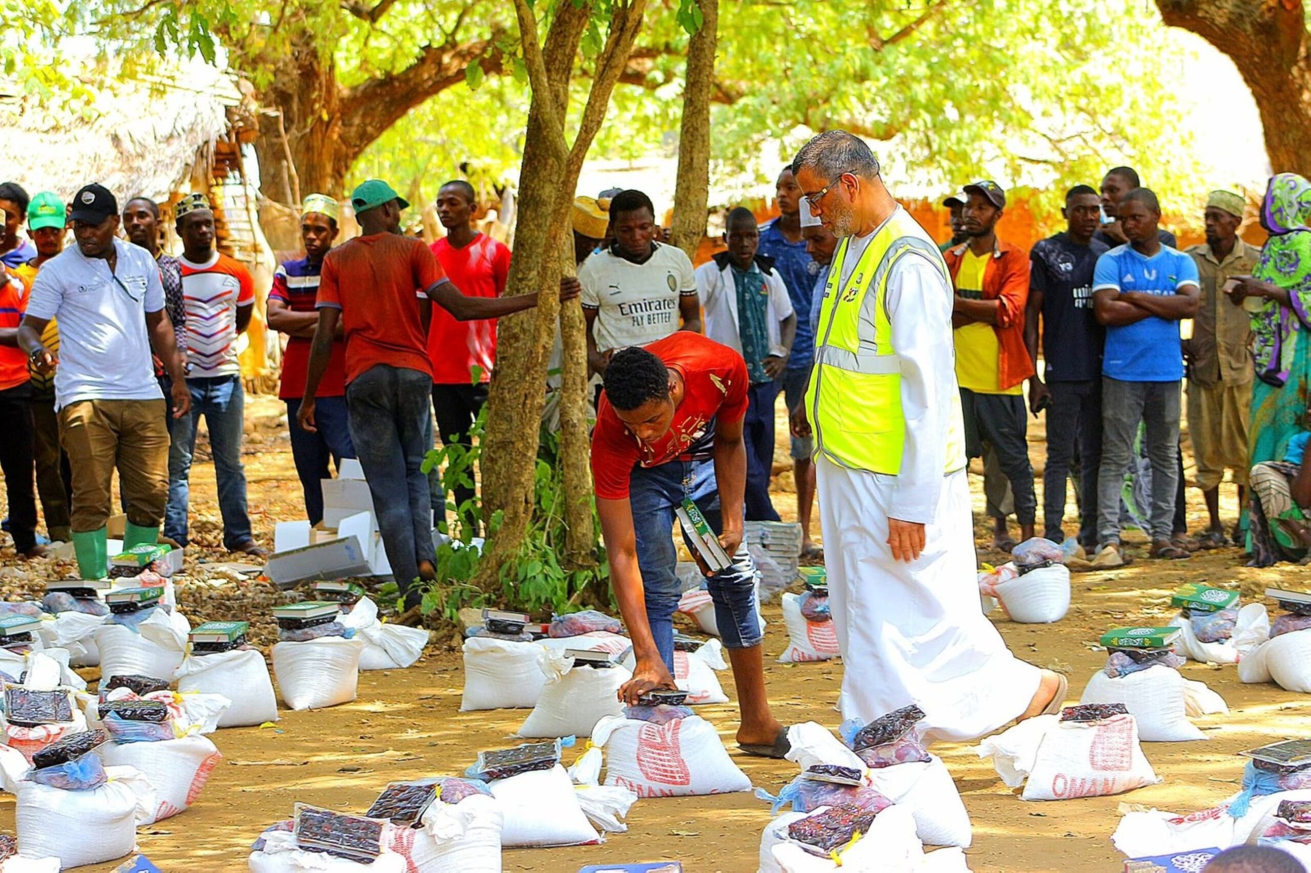 Ahmad Al Falasi provides 230 food baskets to the poor in …