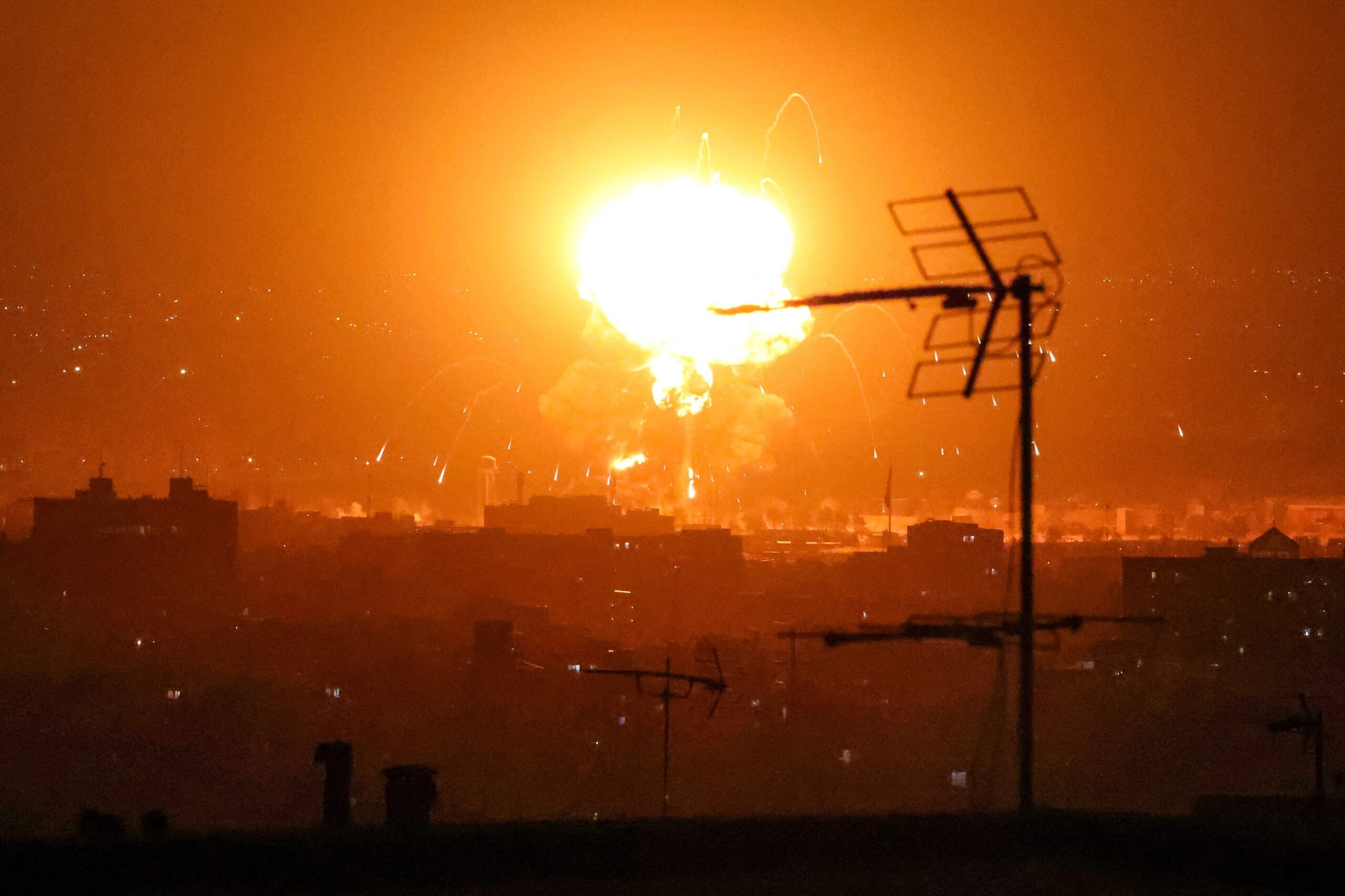 Huge explosions rock Tehran after Trump’s conflicting cla…