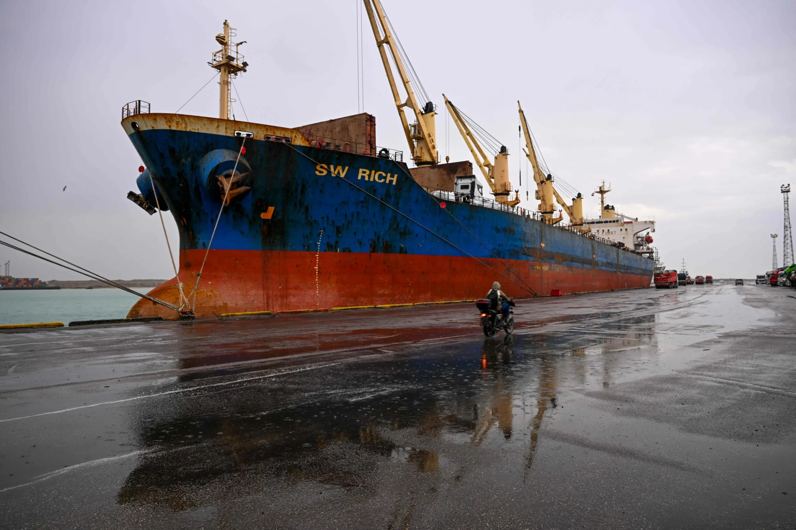 US issues 30-day sanctions waiver for purchase of Russian oil at sea