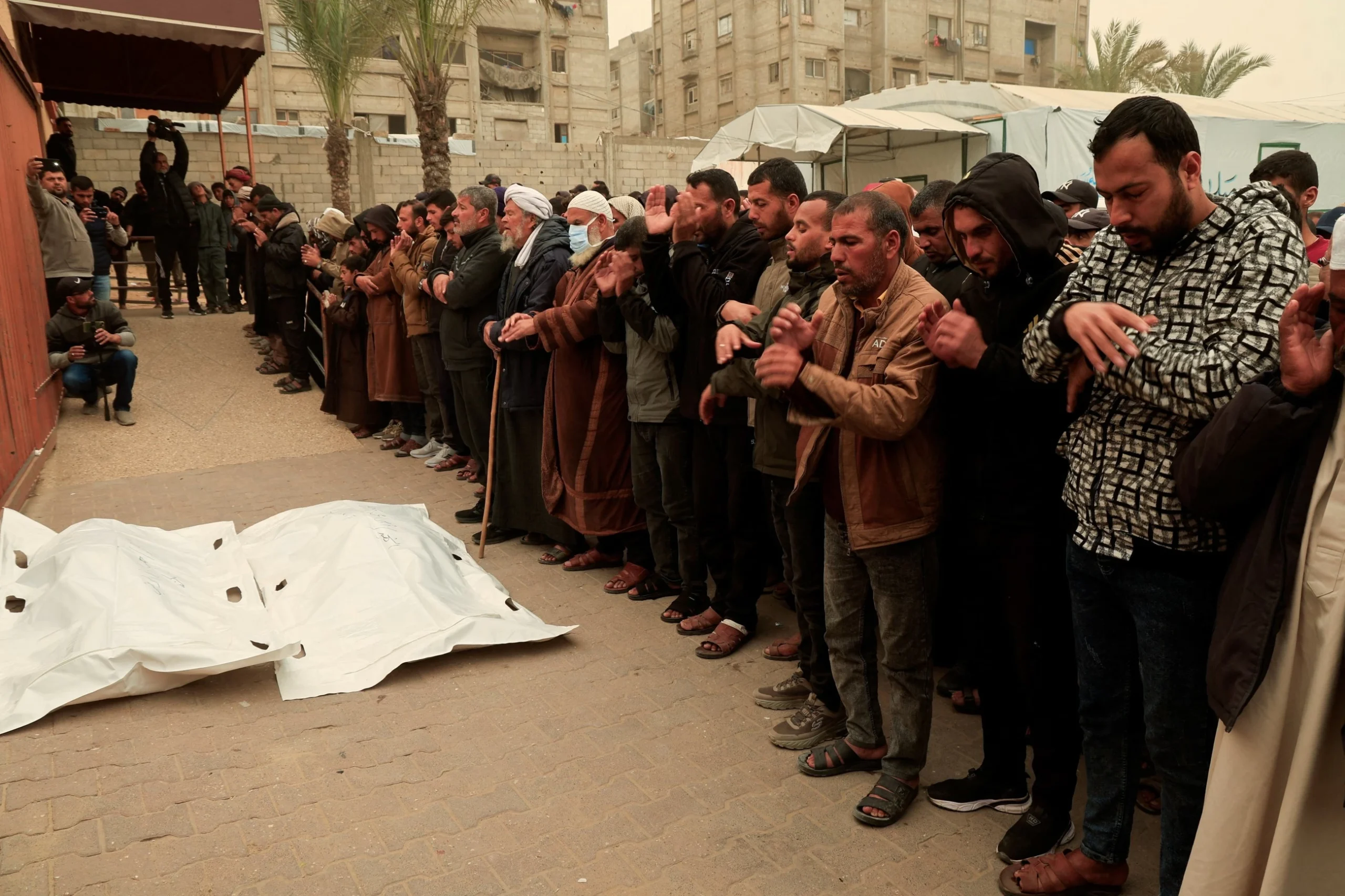 Israeli soldiers fire on family car in occupied West Bank, killing 4