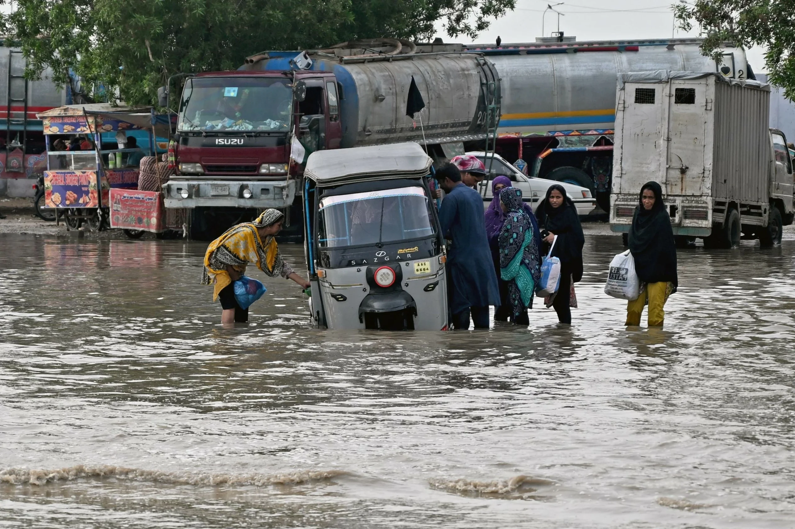 Rain and strong winds kill 18 in Pakistan’s Karachi