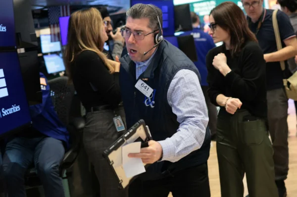 Oil rises on Trump’s Iran threats, global markets take cue on talks