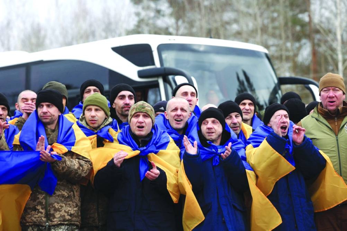 Ukraine, Russia free 200 POWs each