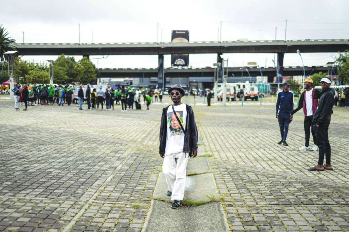 Solar lights in Johannesburg provide South African women safer nights
