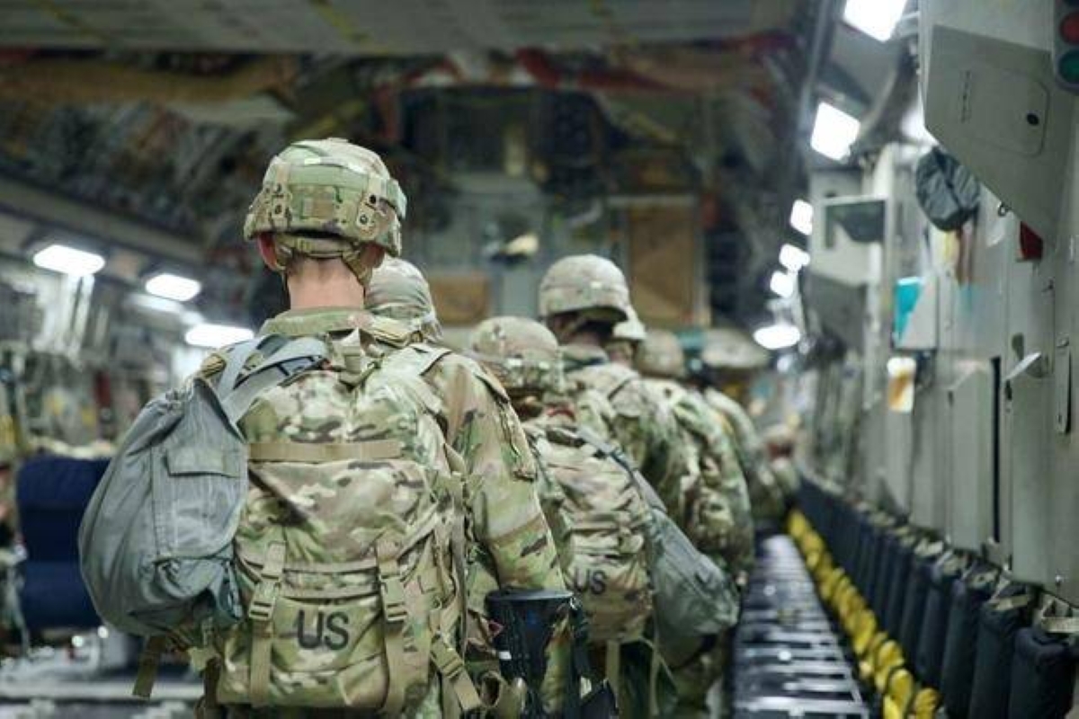 US prepares to send elite troops amid new strikes