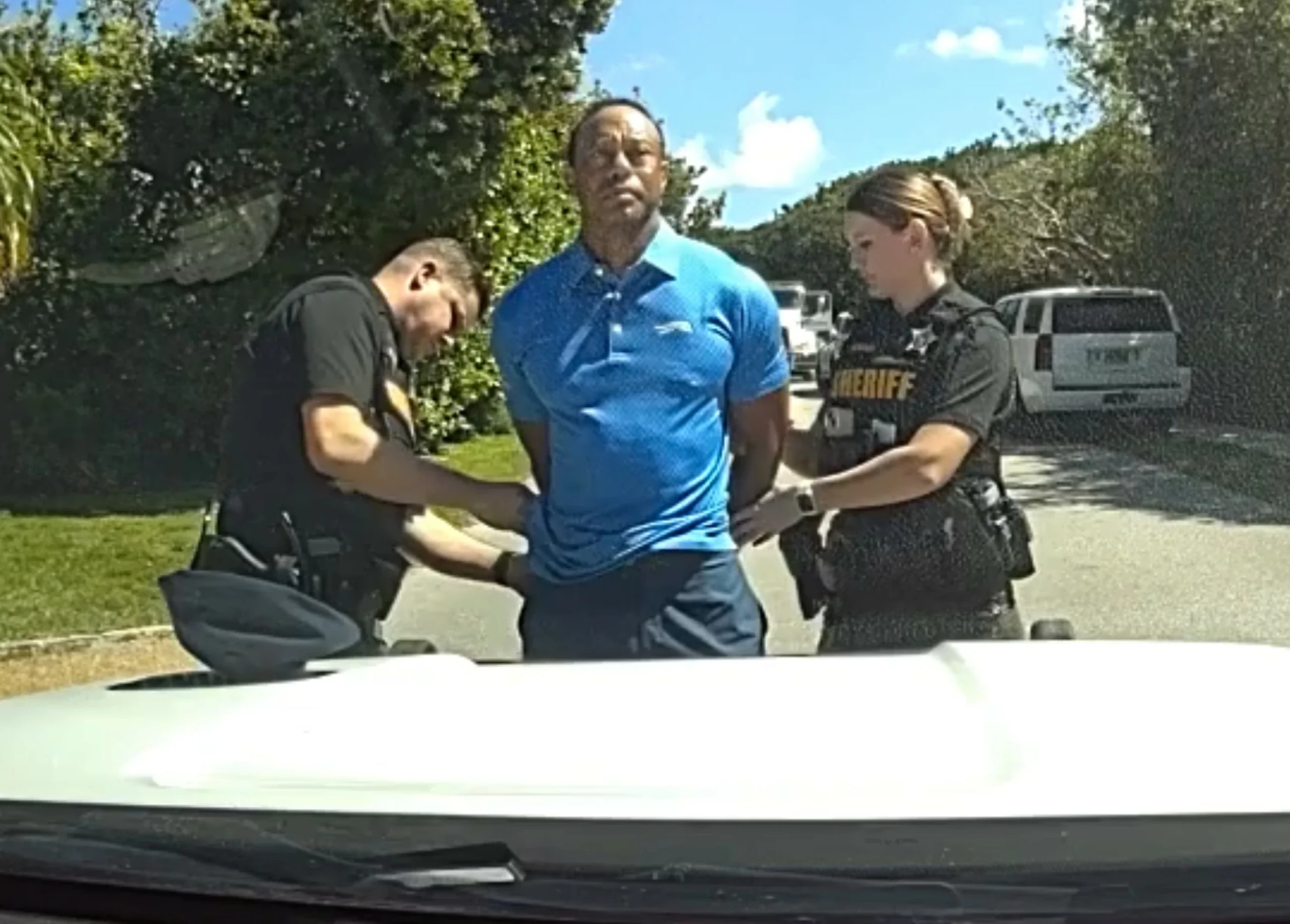 Stunned Tiger Woods handcuffed after Florida rollover cra…