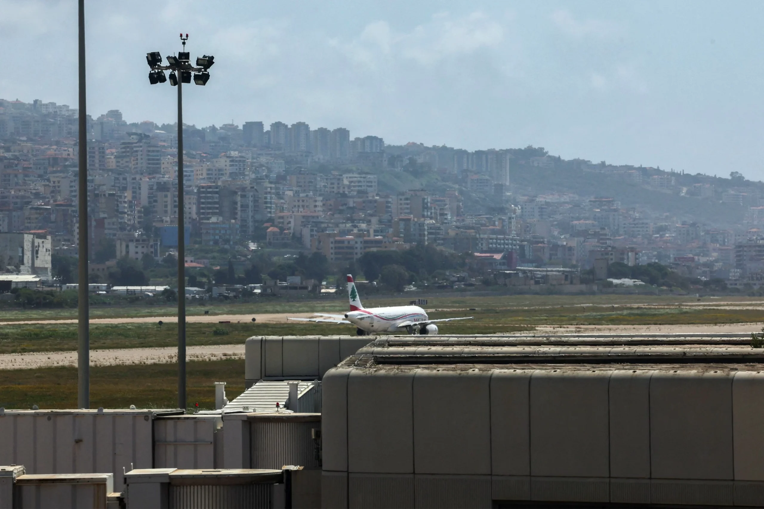 Planes fly from Beirut airport despite Israeli bombing