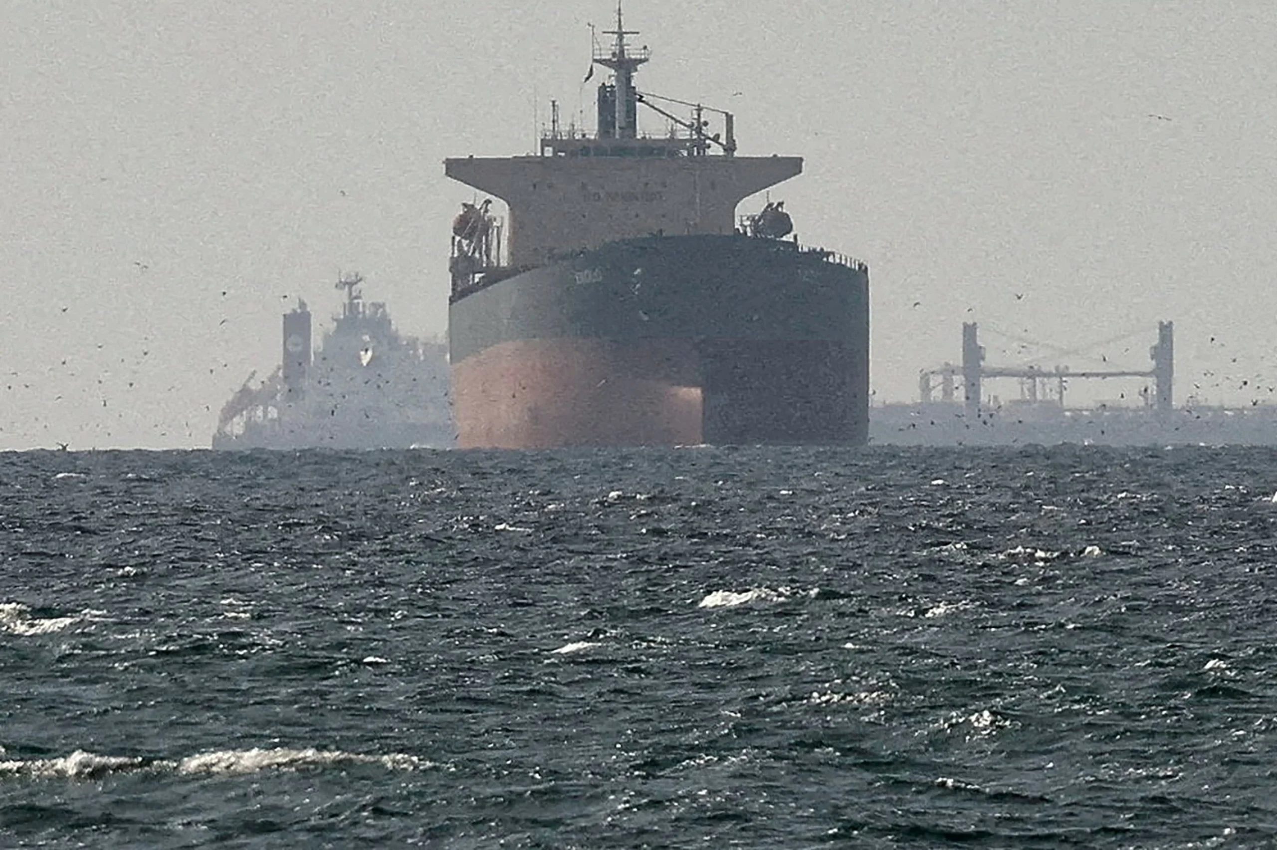 Oil tankers steer clear of Hormuz ahead of US blockade
