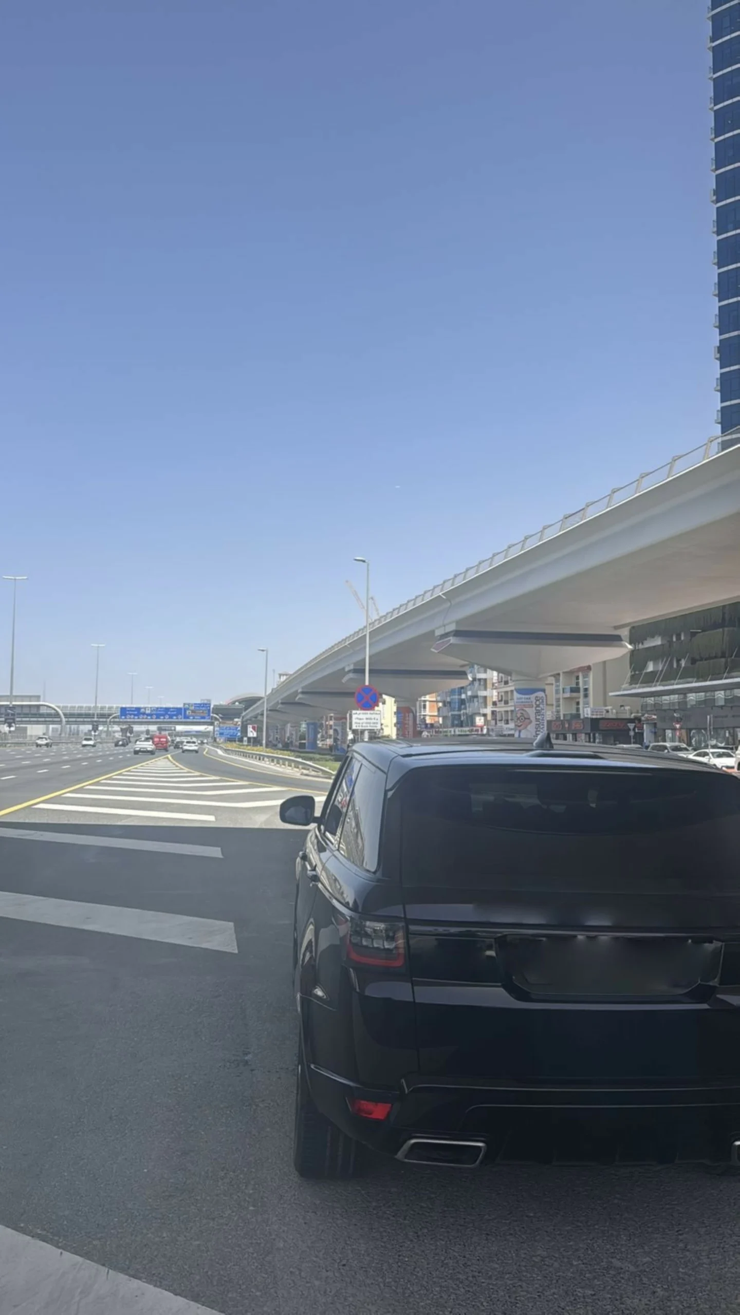 Dubai Police arrest driver for performing dangerous stunt…
