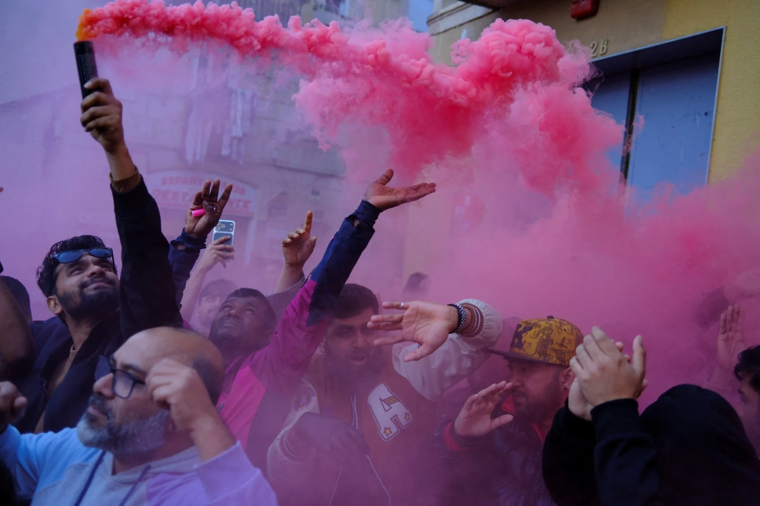 Thousands of immigrants in Spain can now apply for reside…