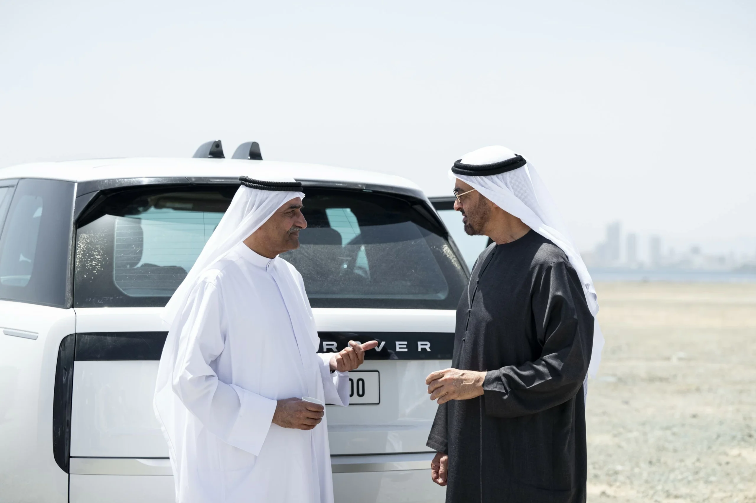 Sheikh Mohamed meets Sheikh Hamad and conducts inspection…