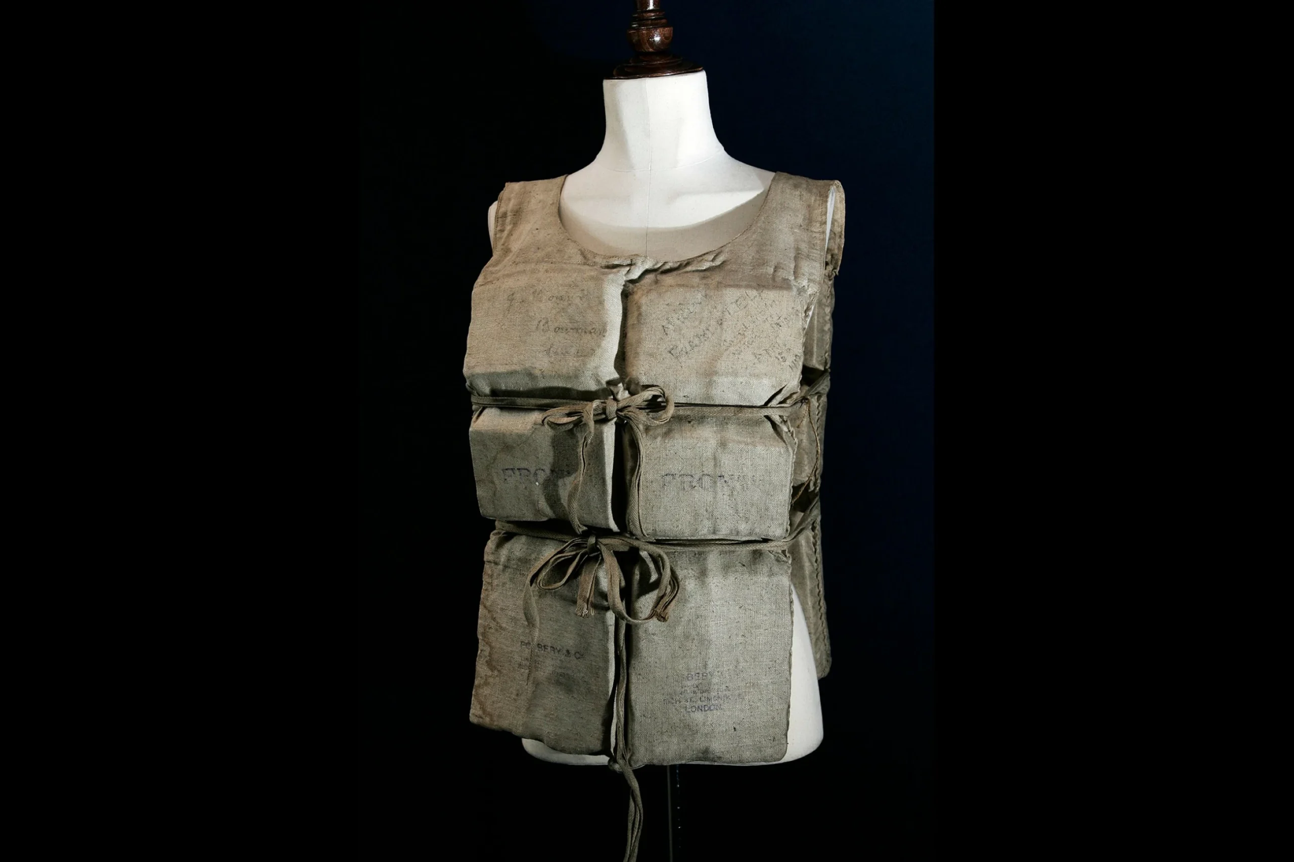Life jacket worn by passenger who survived Titanic disast…