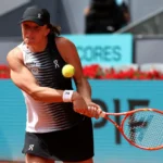 Ailing Swiatek retires in Madrid Open 3rd round, Fernandez wins