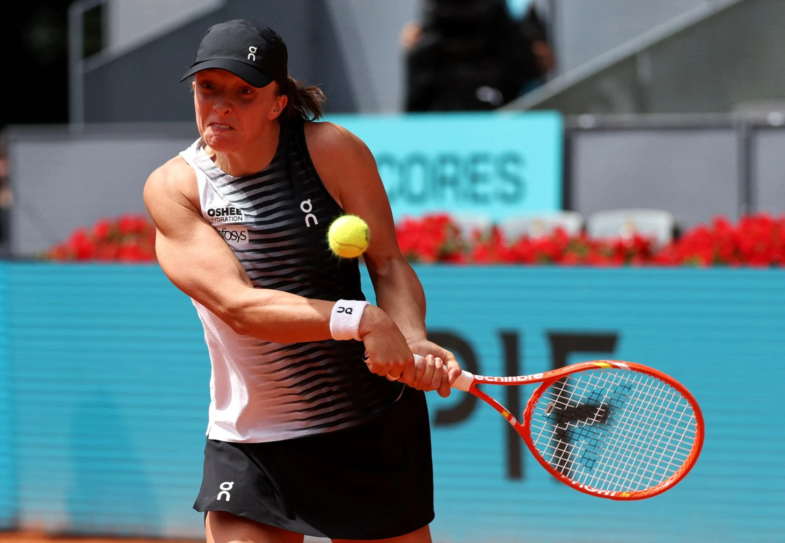 Ailing Swiatek retires in Madrid Open 3rd round, Fernandez wins