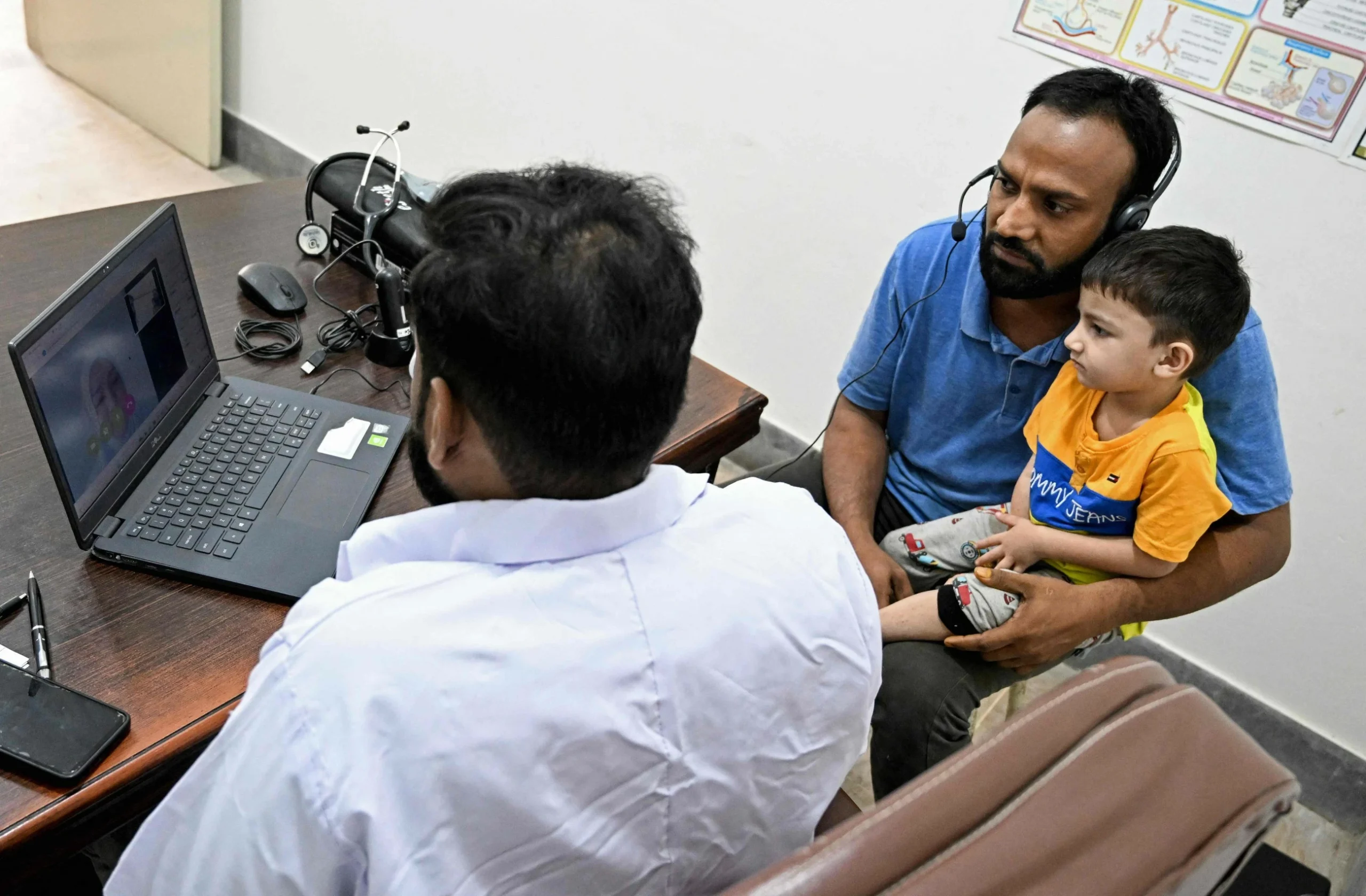 Telemedicine helps 7,500 female doctors in Pakistan return to practice