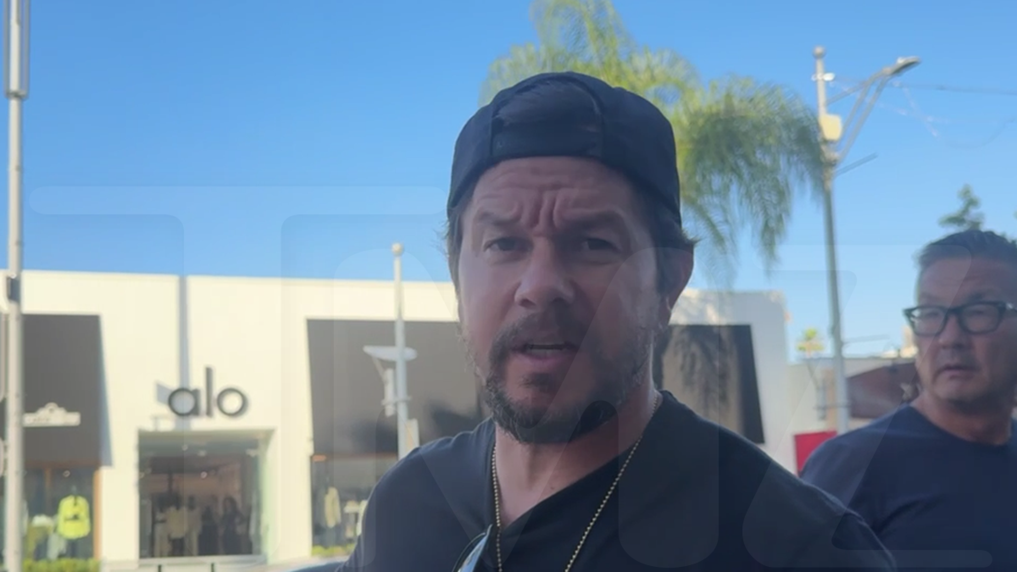 Mark Wahlberg Dishes On 4AM Workout Challenge and Which Celebs Couldn’t Keep Up
