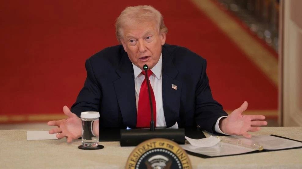 Trump signs order to regulate college sports