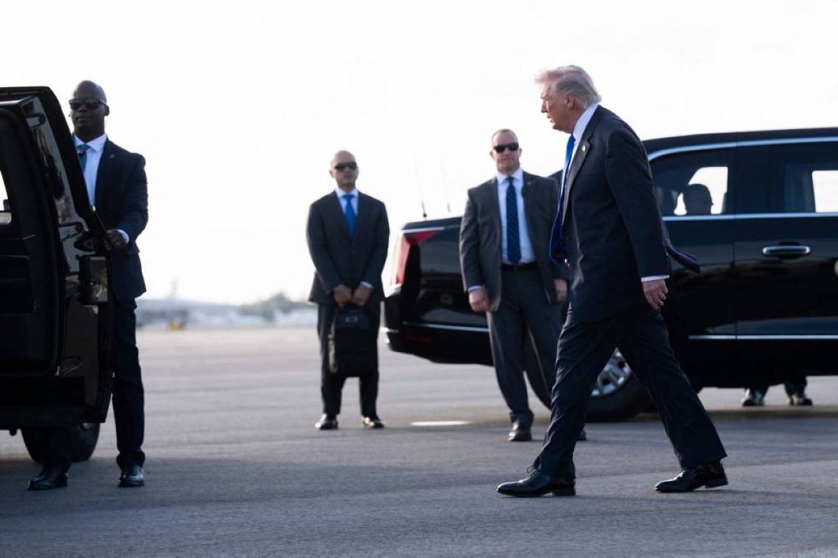 Ahead of midterms, Democrats cautious on cornering Trump