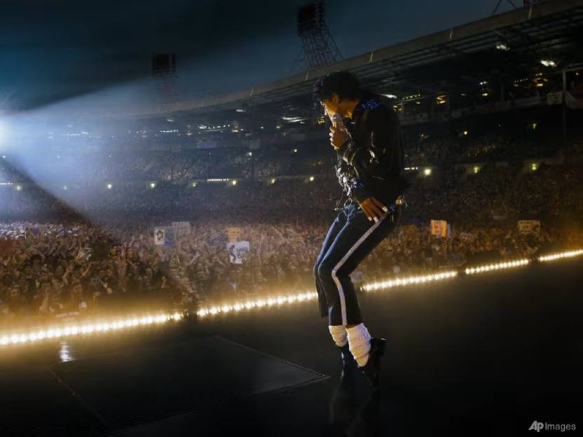 Michael Jackson biopic debuts atop box office