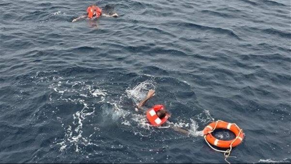 7 rescued, 17 bodies recovered off Libya coast