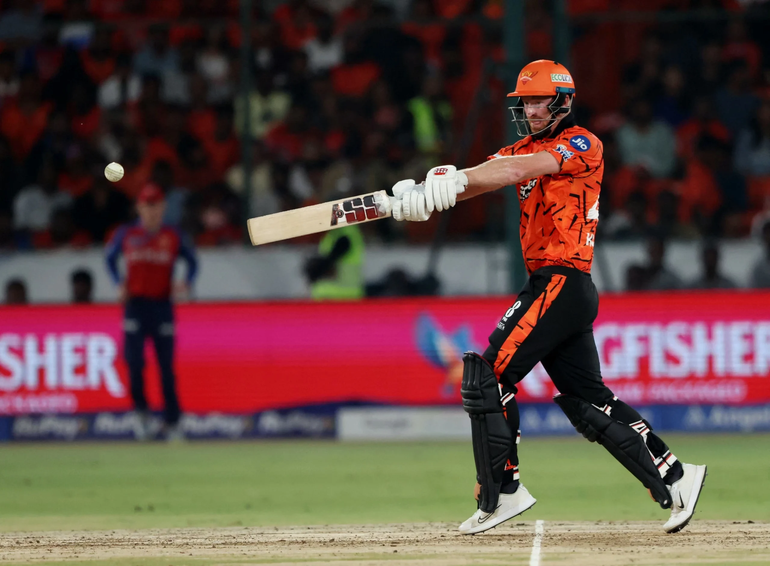 Hyderabad soar to top of table with 33-run victory over Punjab