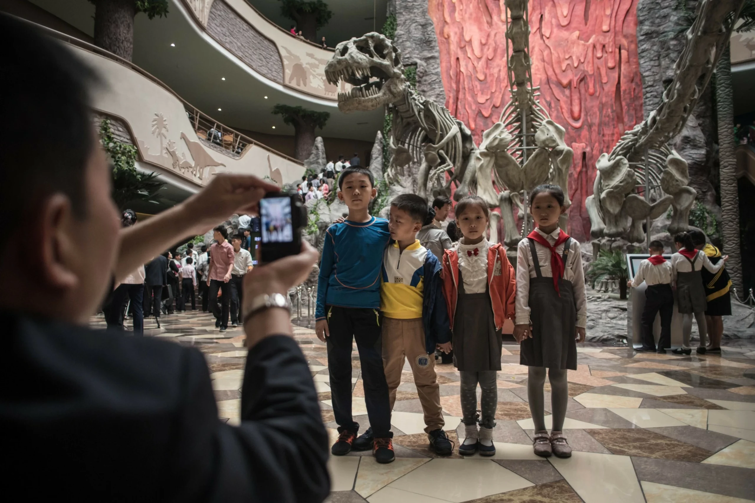Dinosaur parenting secrets revealed in 80-million-year-old fossil teeth