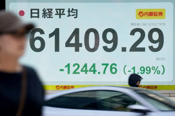 Asian stocks sink, oil rises on US-Iran deadlock