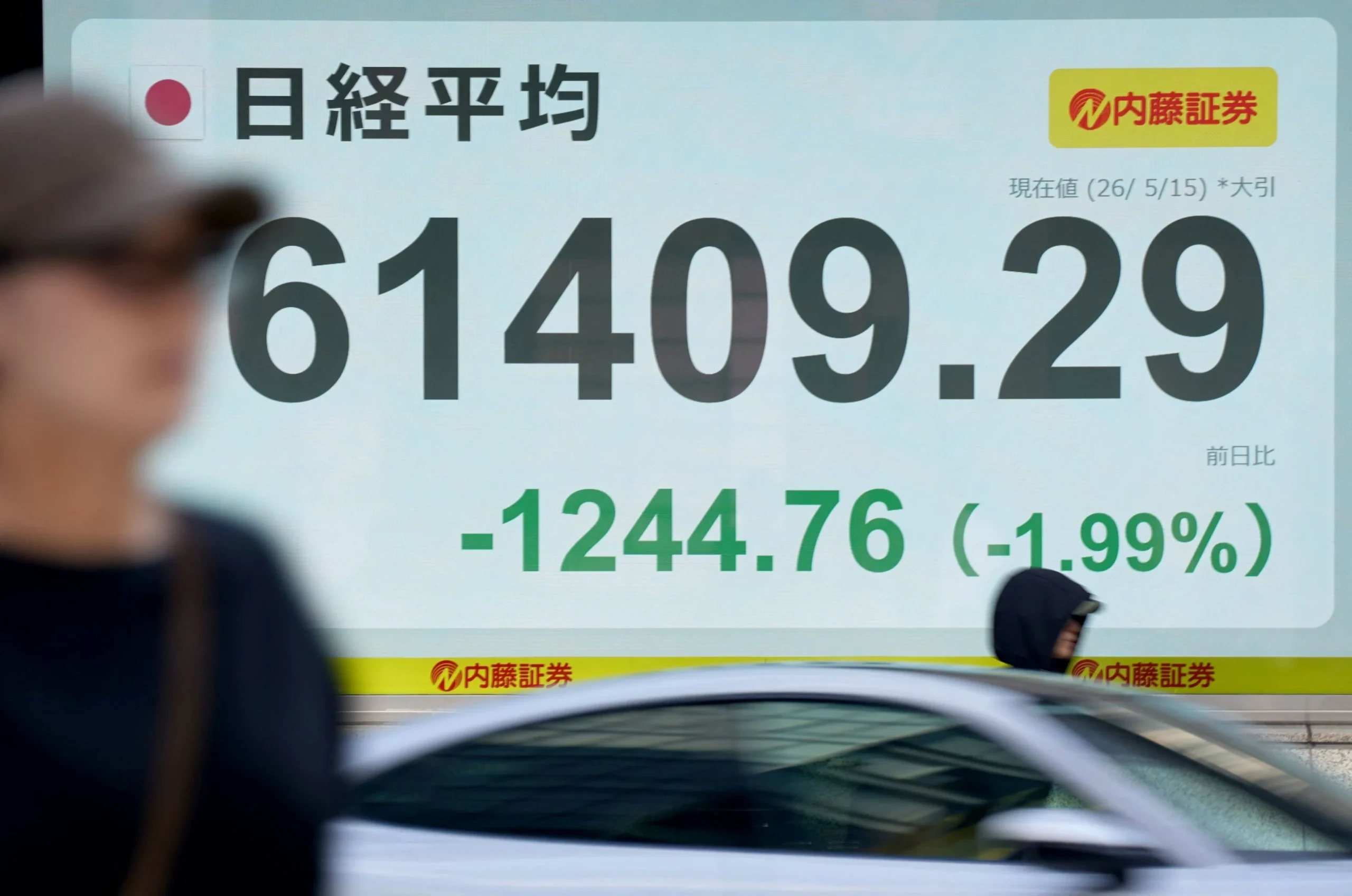 Asian stocks sink, oil rises on US-Iran deadlock