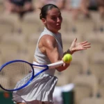 Zverev in cruise control as French Open starts under blaz…