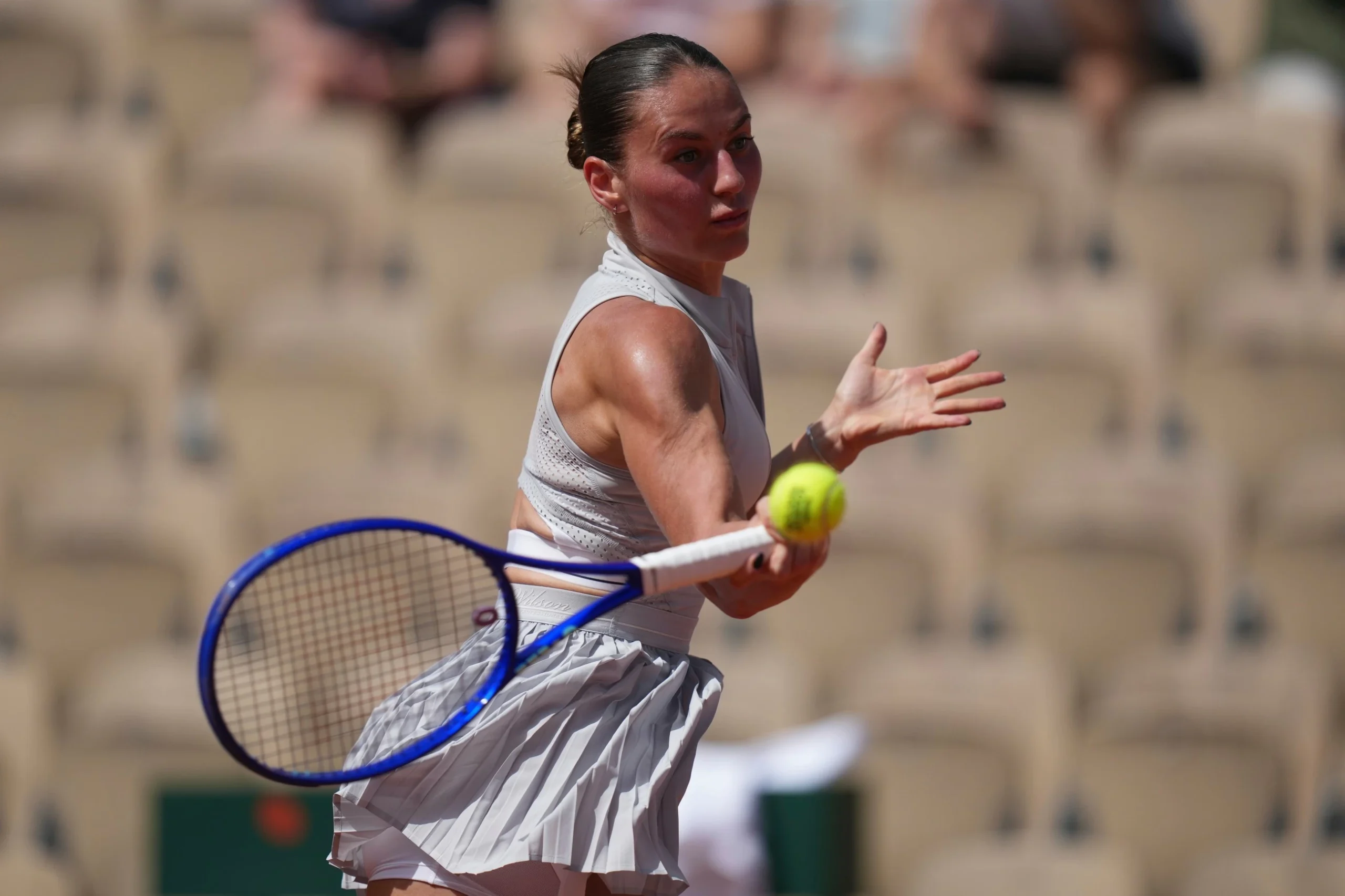Zverev in cruise control as French Open starts under blaz…