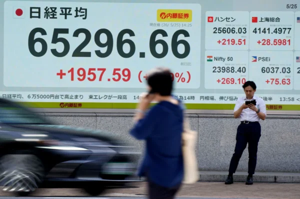 Stocks climb, Oil falls on hopes of US-Iran Hormuz deal