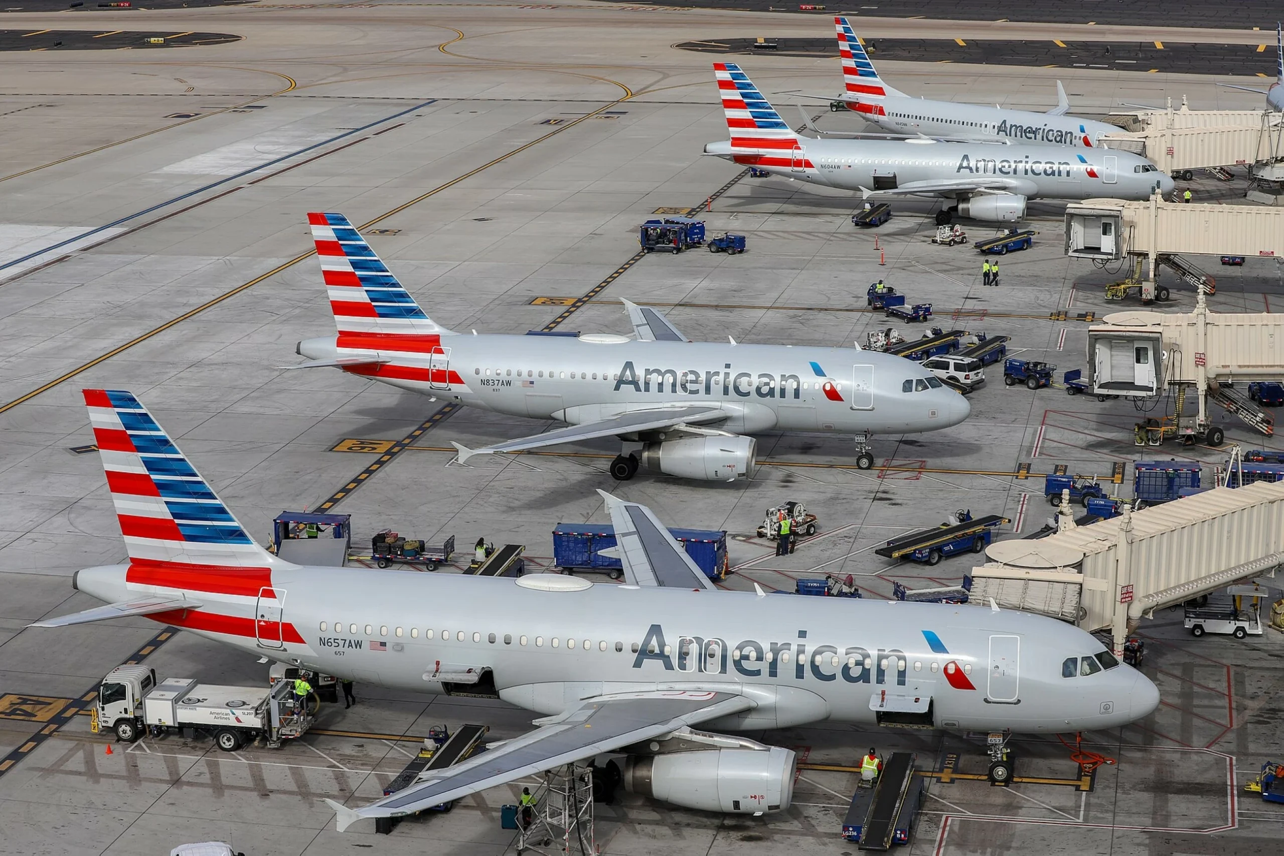 American Airlines sees resilient demand cushioning fuel-price hit