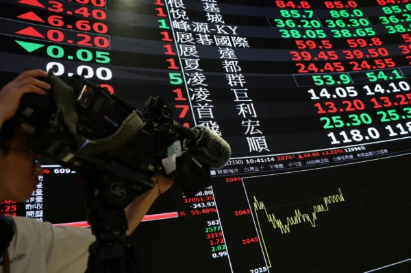 Oil rises, Asia stocks slide after new US strikes on Iran