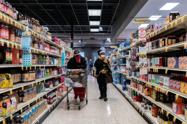 Fed policymakers eye possible rate hike as inflation risks rise