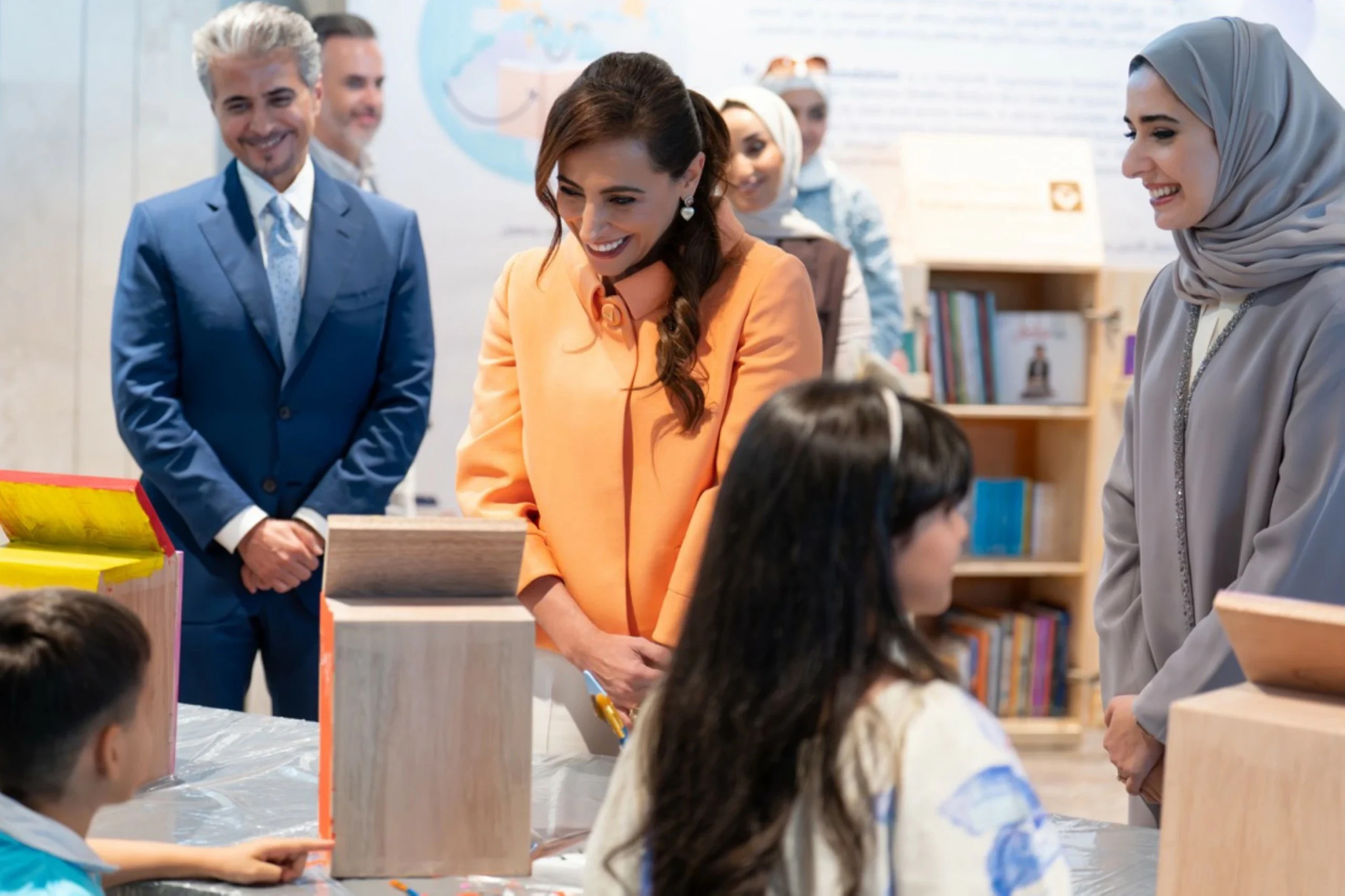 Sheikha Bodour gifts portable Arabic library to Ar…