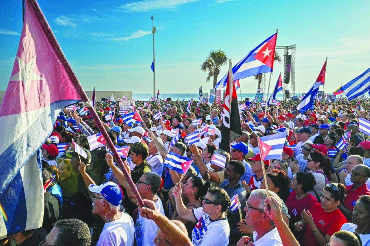 Castro backers rally in front of US embassy in Havana
