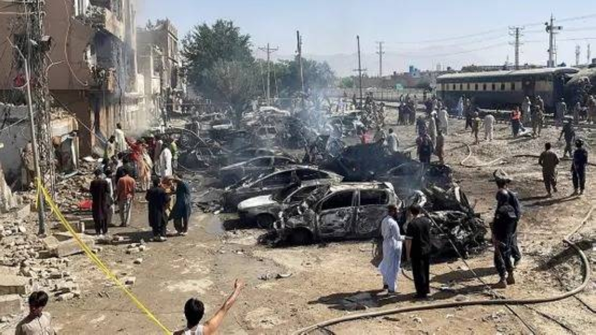 Pakistan train blast kills dozens: official