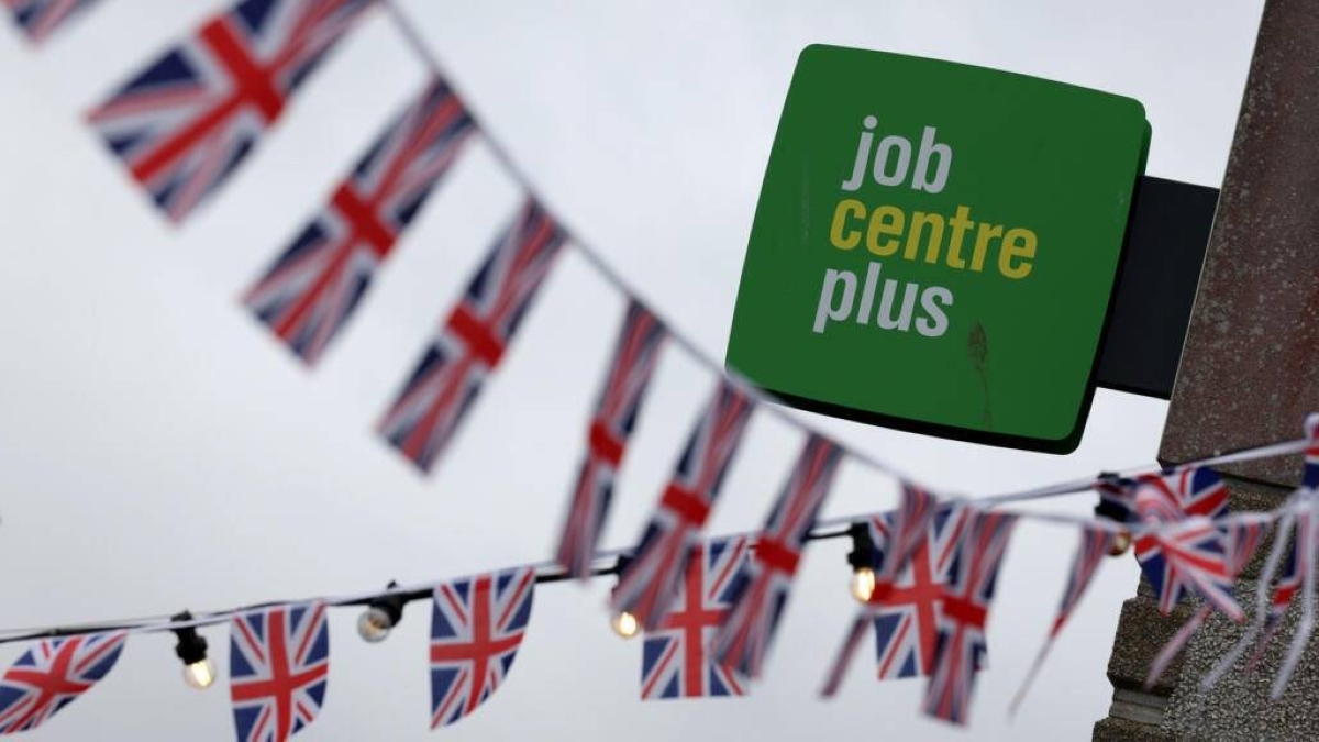 UK risks a ‘lost generation’ of jobless young people