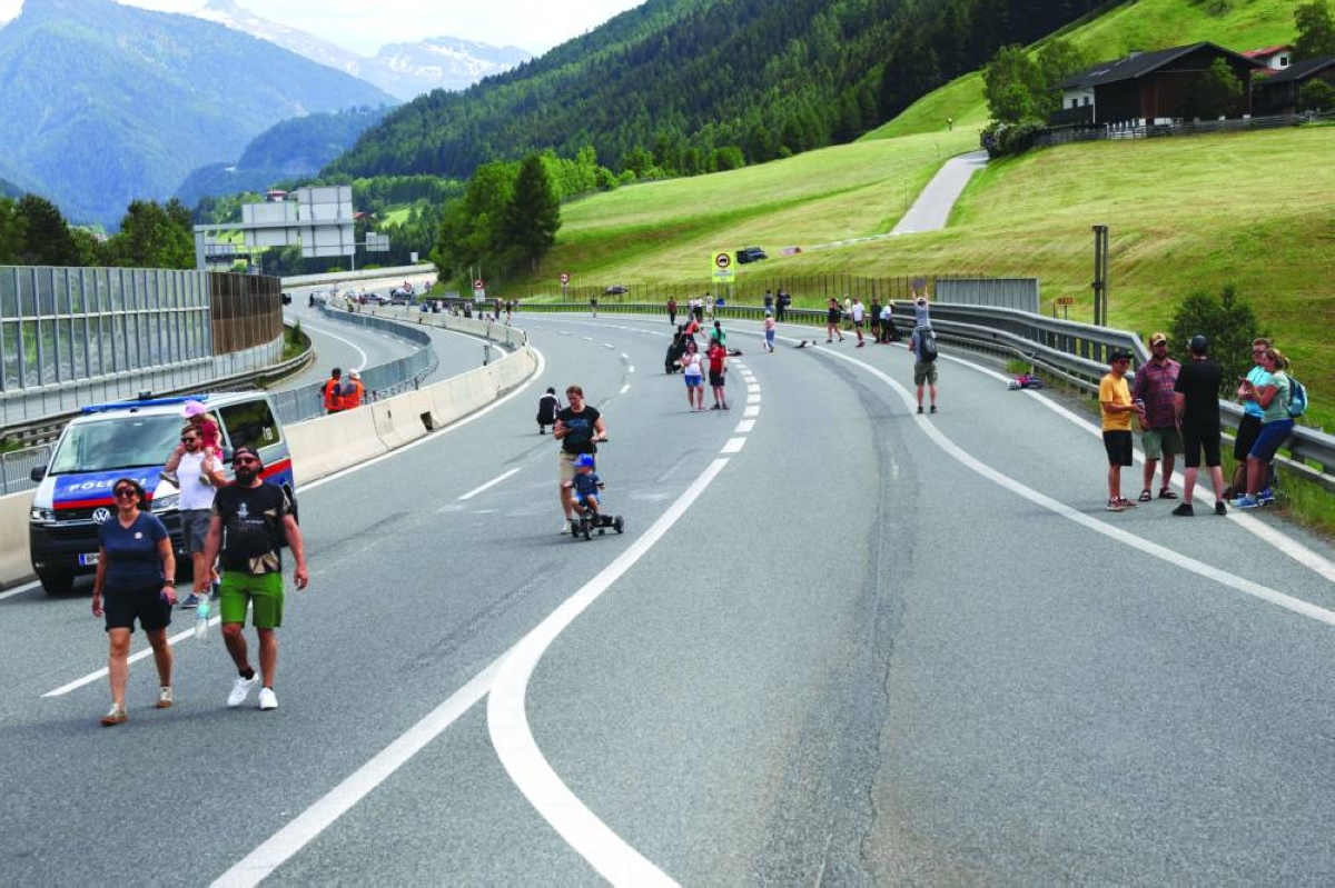 Austrian protest shuts key European highway