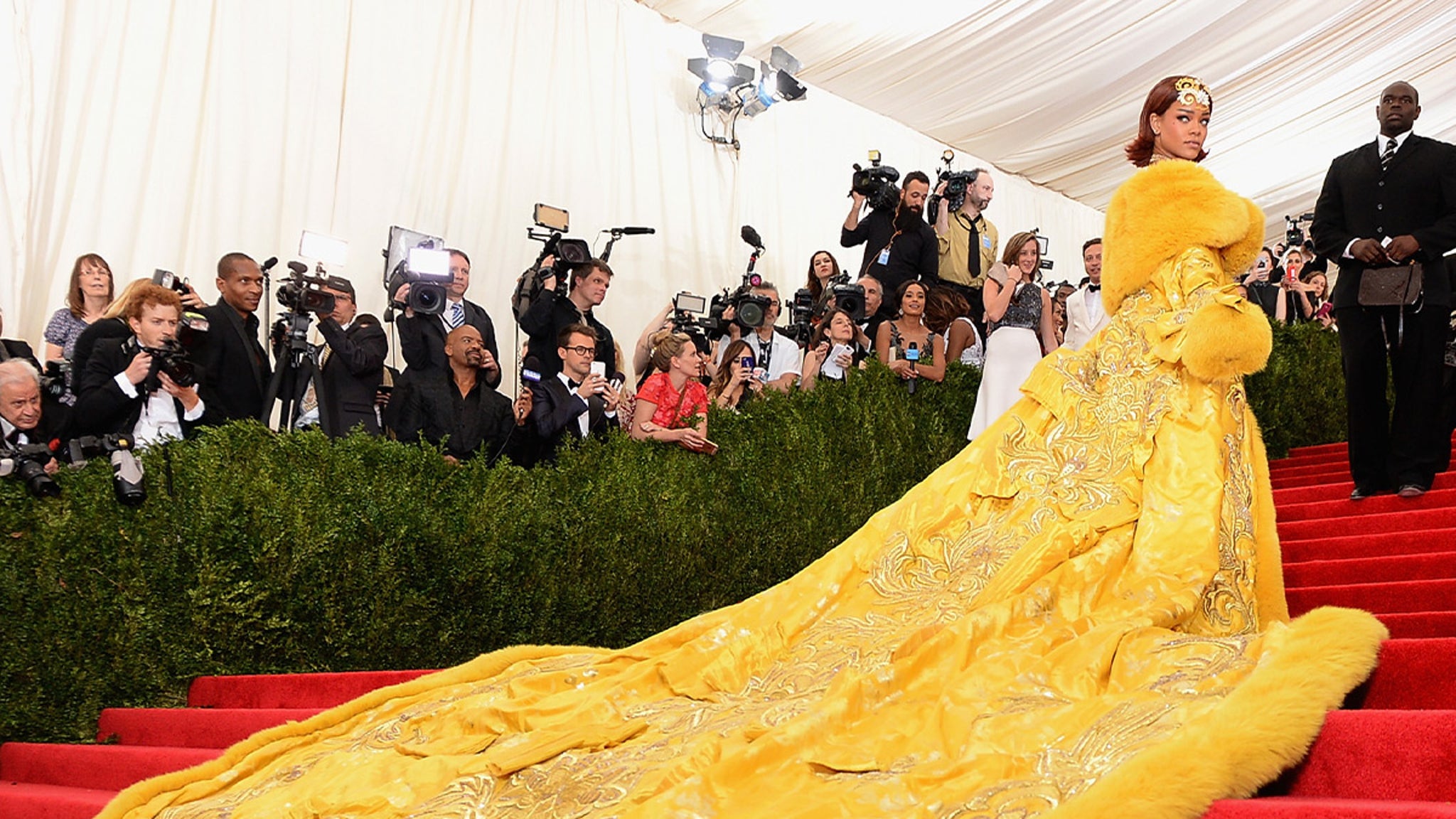 Met Gala Fashion Trains … The Growing Trainsetters?!