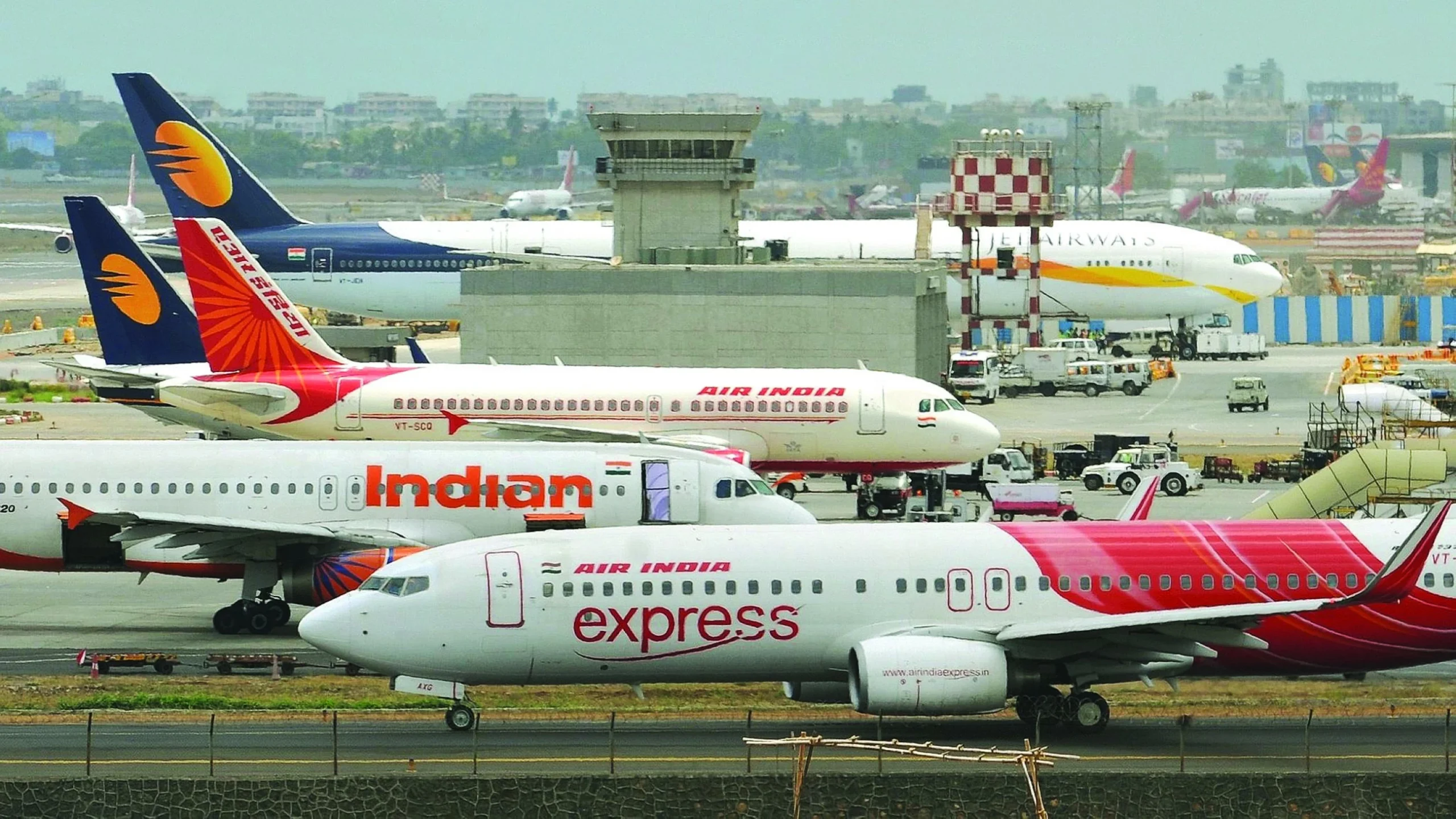 India approves $1b fund for airlines as fuel costs surge