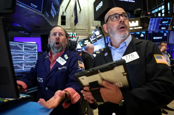 Global stocks rally as investors dive back into tech; oil drops