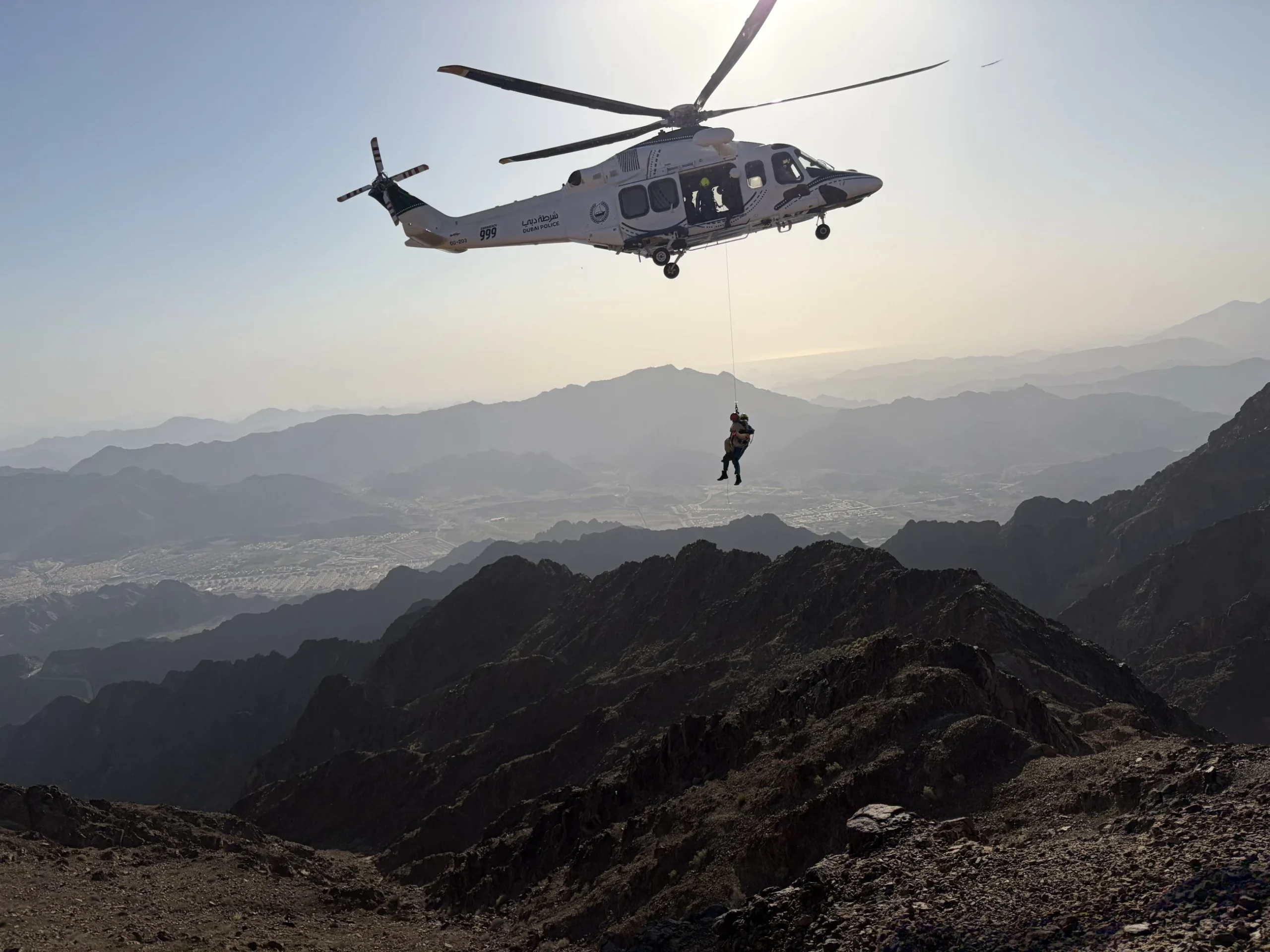 Dubai Police rescue missing hiker after extensive Hatta M…