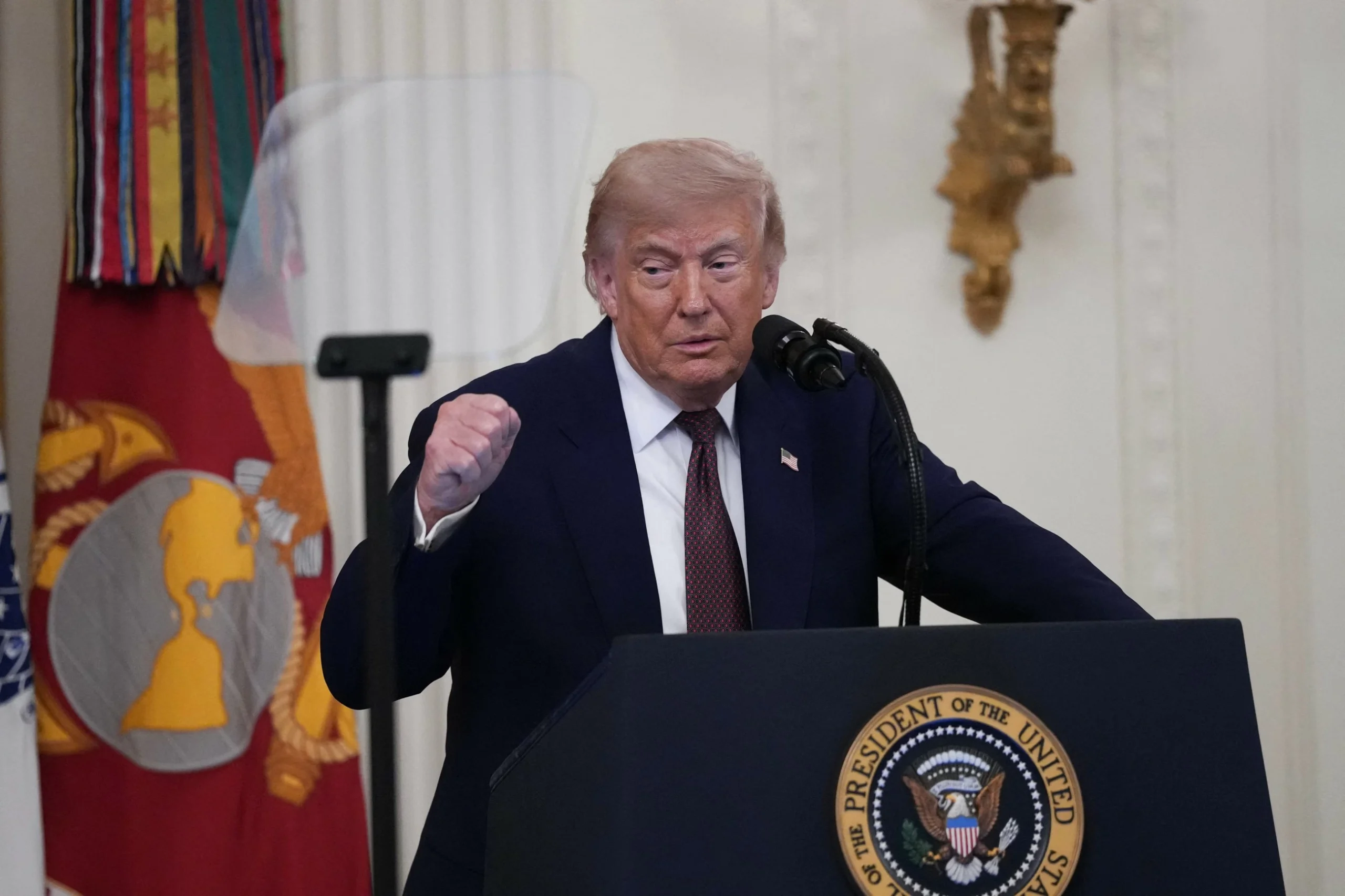 Trump struggles to clasp Medal of Honor at awkward White …