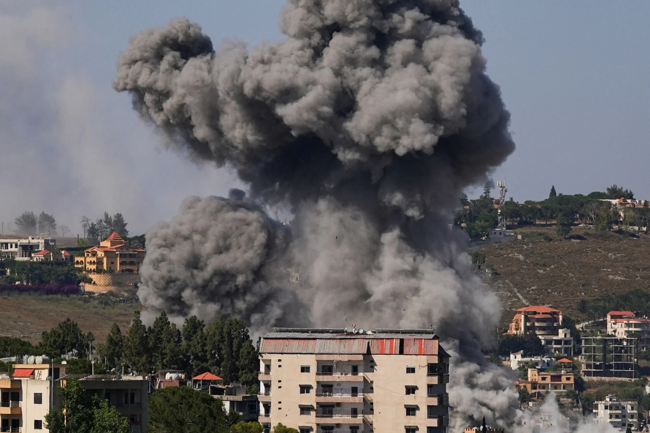 US, Iran envoys head for talks, Israeli strikes continue