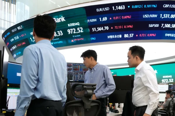 Asian stocks gain, oil slips as Iran talks progress