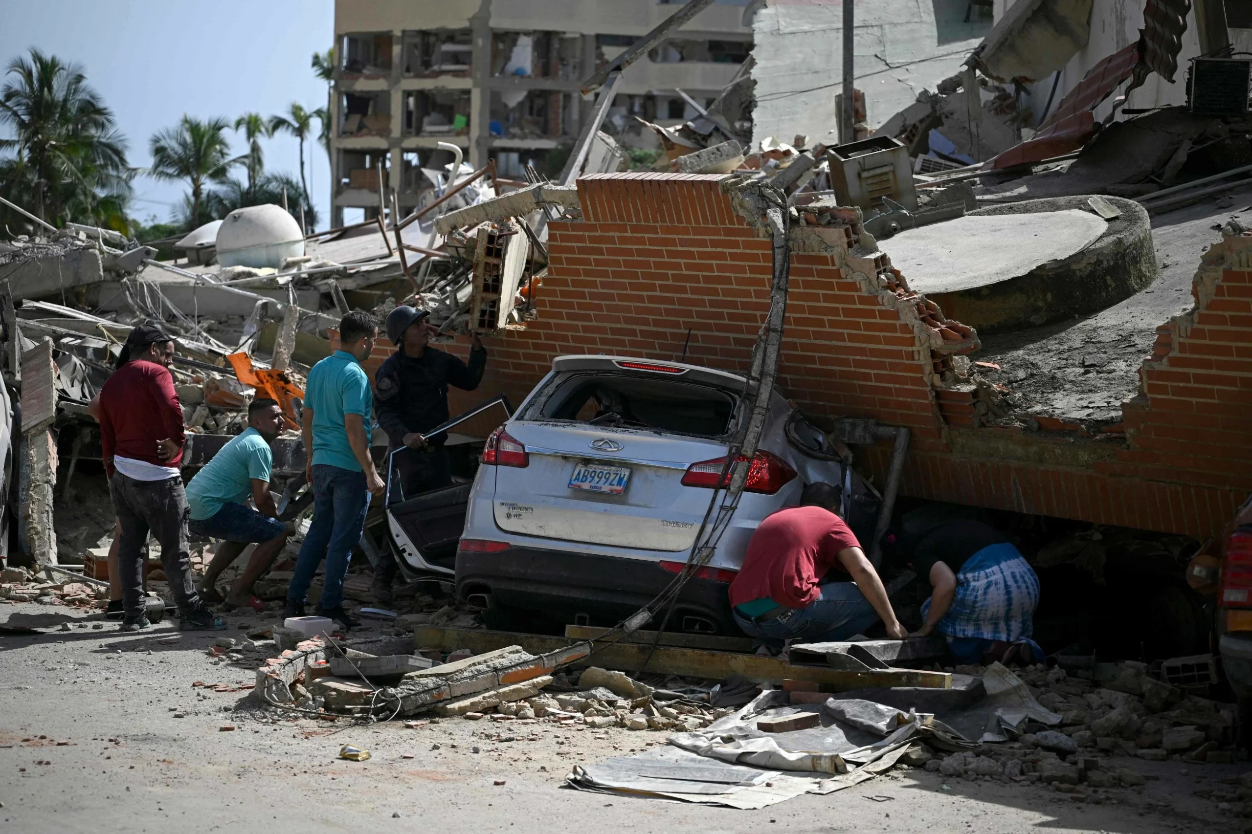 Two powerful quakes hit Venezuela, at least 164 de…