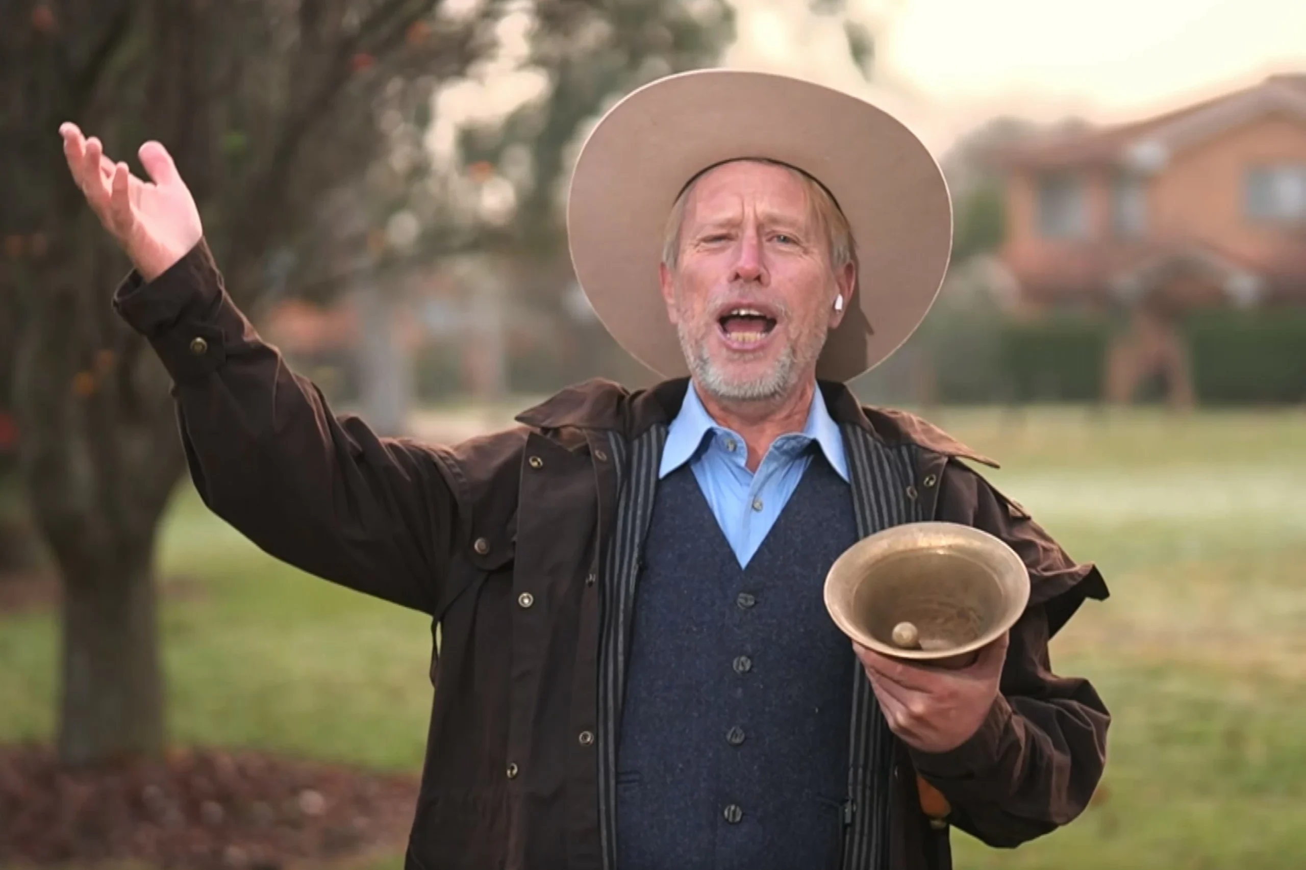 Guinness crowns Canberra town crier as the world’s loudes…